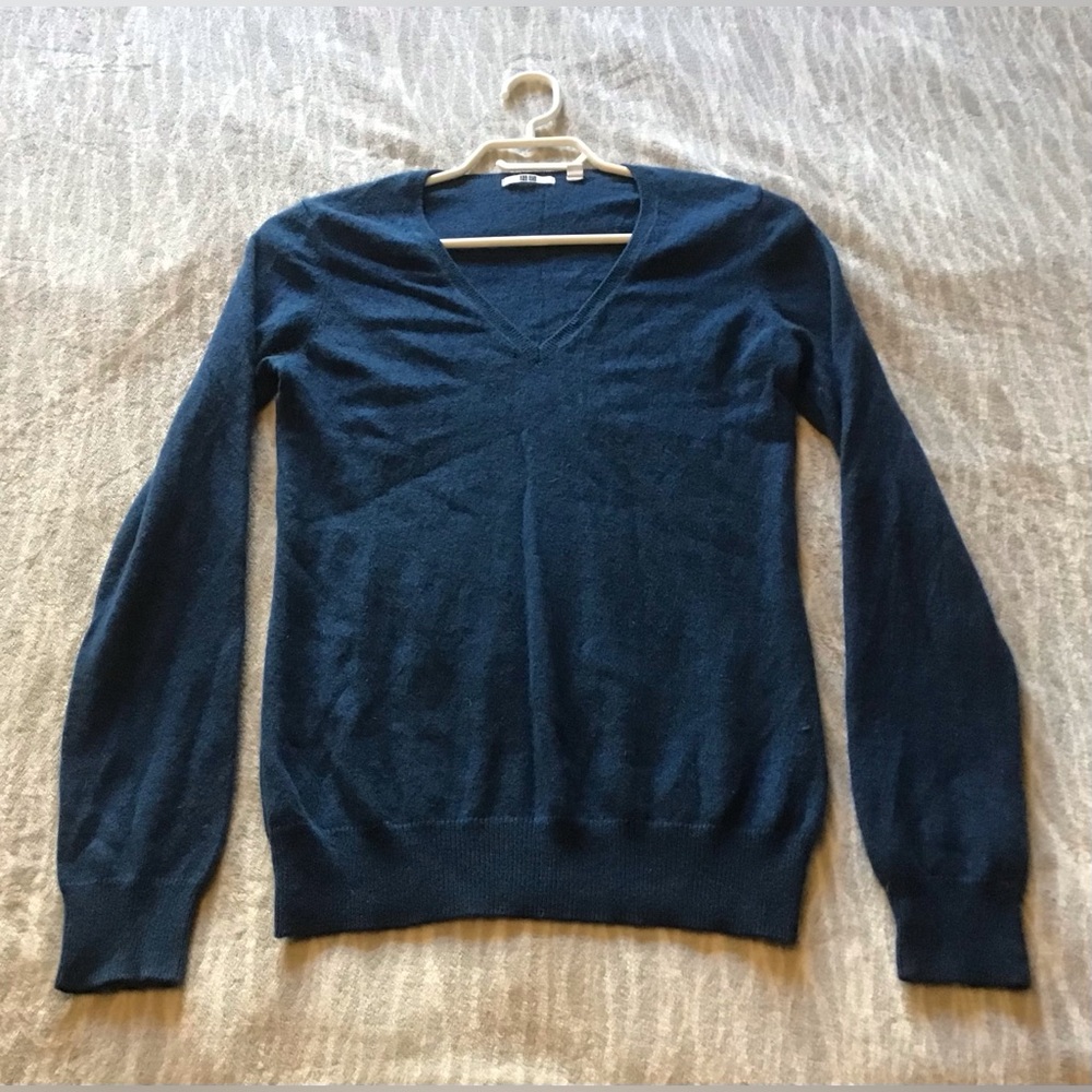 💙💙 Blue Uniqlo Cashmere Sweater Size S 💙💙